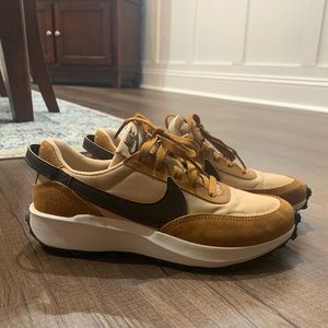 Nike women’s waffle sneaker sz 7